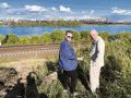 Иркутяне, гулявшие в воскресенье вечером в районе политеха по бульвару имени нашего земляка режиссера Леонида Гайдая, конечно же, заметили эту необычную пару: коротко стриженный мужчина в светлом пиджаке прогуливался с дамой...