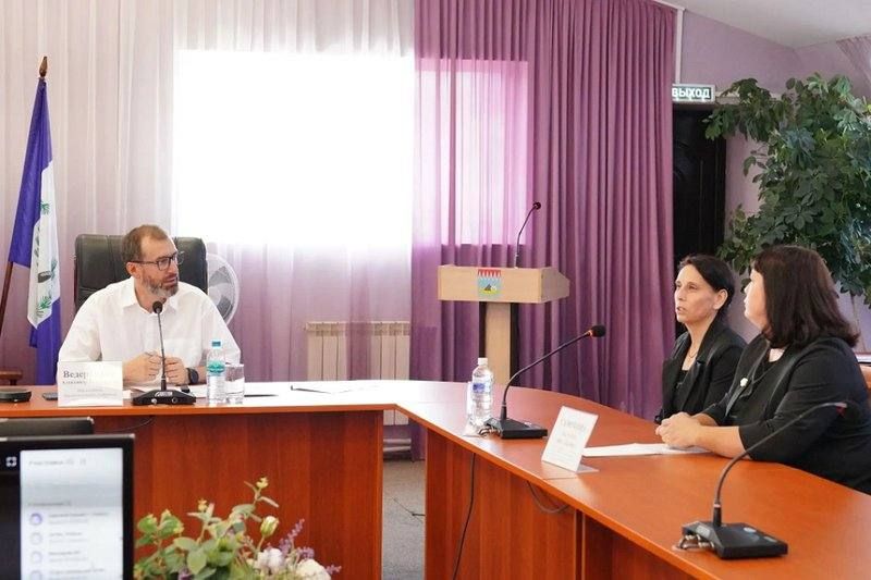 В Свирске обсудили доступность медицинской помощи и реабилитацию бойцов СВО