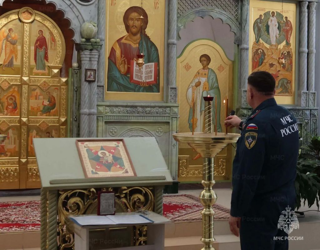 17 сентября – День празднования православной церковью иконы Божией Матери «Неопалимая Купина», одной из самых известных в России чудотворных икон 17 сентября – День празднования православной церковью иконы Божией Матери «Неопалимая Купина», одной из самых известных в России чудотворных икон
