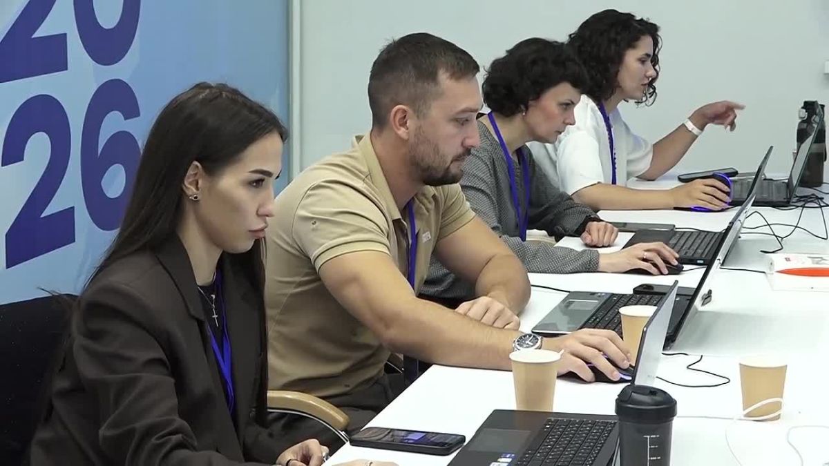 Игорь Кобзев: 18, 19, 20 сентября в нашей стране проходят выборы депутатов Государственной Думы девятого созыва. В Иркутской области сегодня в 08:00 открылись 1 852 избирательных участка для голосования. Ранее на 43...