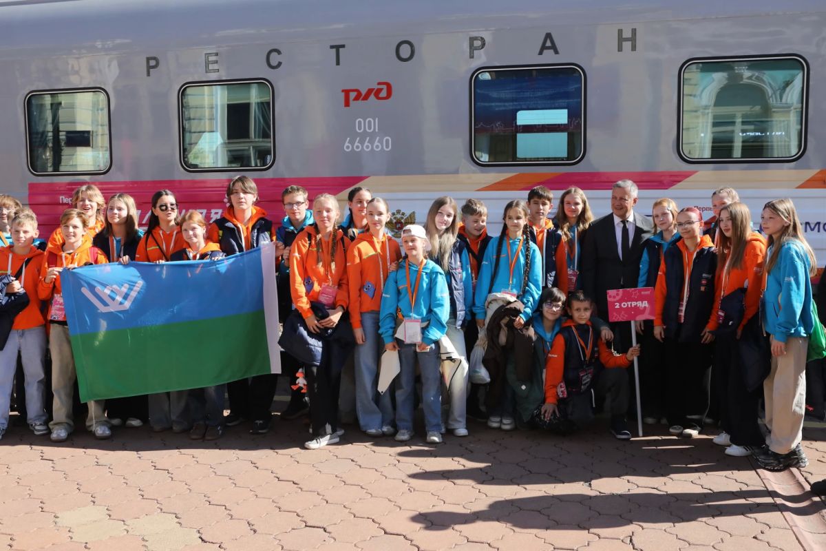 Игорь Кобзев: На железнодорожном вокзале Иркутск – Пассажирский встретили победителей седьмого сезона Всероссийского конкурса «Большая перемена». Участники – 150 школьников 5-х классов. Для них это не просто путешествие... Игорь Кобзев: На железнодорожном вокзале Иркутск – Пассажирский встретили победителей седьмого сезона Всероссийского конкурса «Большая перемена». Участники – 150 школьников 5-х классов. Для них это не просто путешествие...