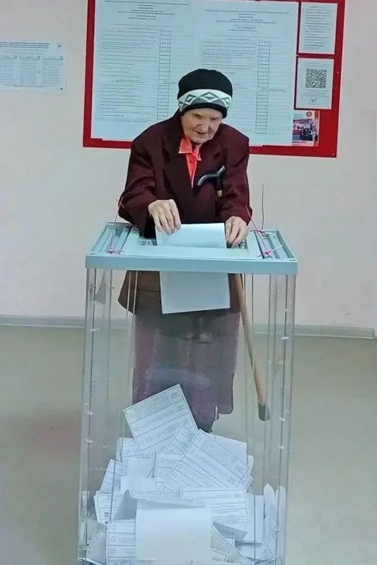 На выборах в Иркутской области проголосовали 101-летняя и 90-летний долгожители На выборах в Иркутской области проголосовали 101-летняя и 90-летний долгожители