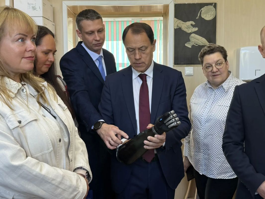 Андрей Модестов поздравил коллектив иркутского филиала АО «Московское протезно-ортопедическое предприятие» со 100-летием со дня основания