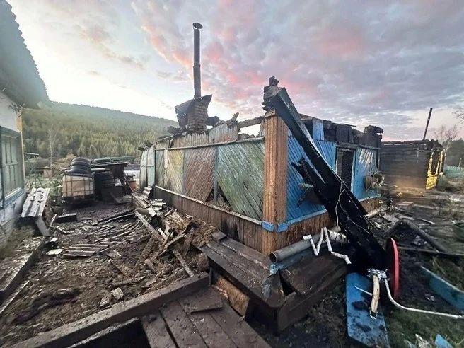 В Иркутской области при пожаре в СНТ погибла семья — региональный СК