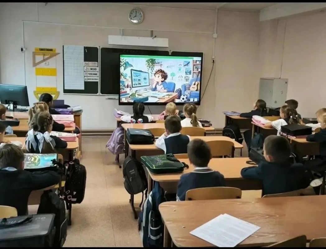 На «Разговорах о важном» иркутским школьникам рассказывают о подвиге защитников Отечества На «Разговорах о важном» иркутским школьникам рассказывают о подвиге защитников Отечества