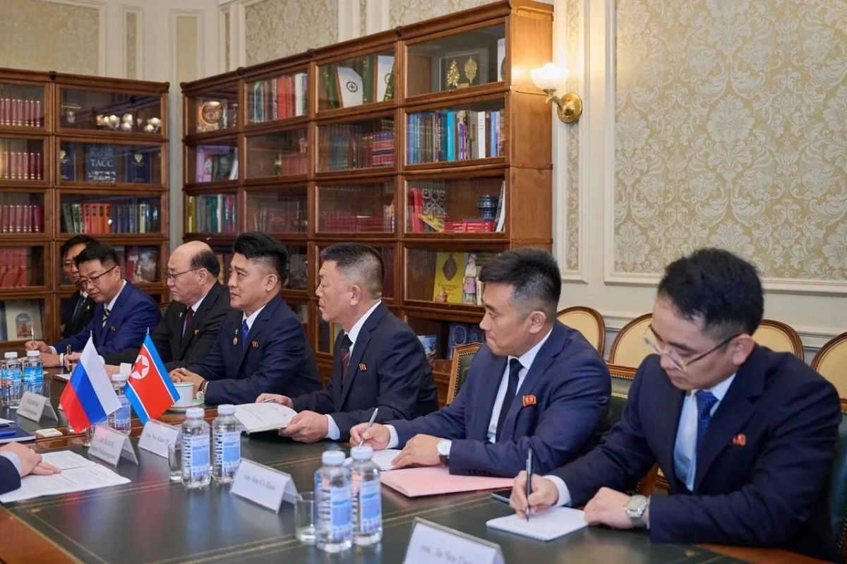 Ольга Любимова: Встретилась с Министром культуры Корейской Народно-Демократической Республики товарищем Хён Ын Чхолем Ольга Любимова: Встретилась с Министром культуры Корейской Народно-Демократической Республики товарищем Хён Ын Чхолем
