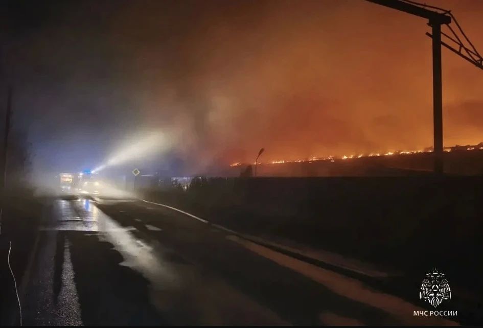 В Усолье-Сибирском при пожаре в неэксплуатируемом цехе погиб мужчина
