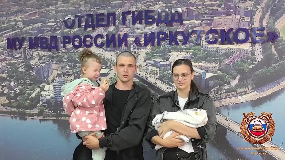 Молодые родители поблагодарили инспекторов ДПС за помощь по дороге в роддом
