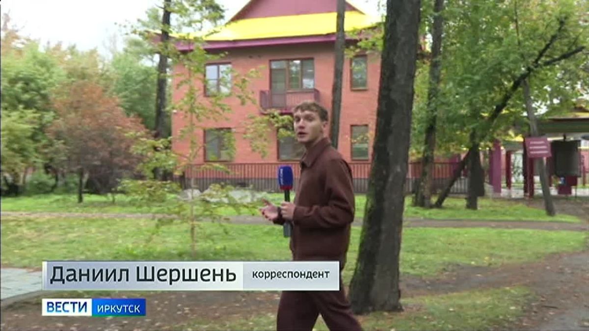 Строительство восьми священных ступ завершают в Иркутском дацане