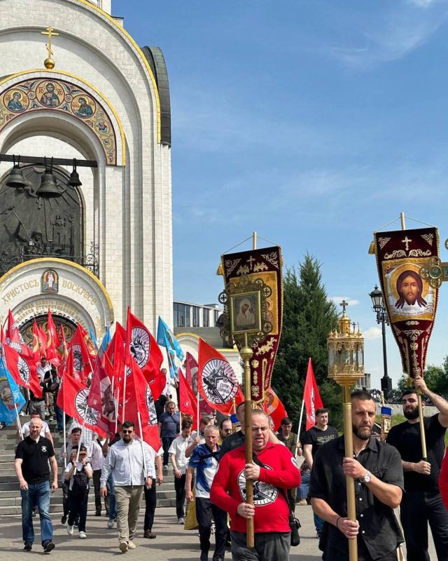 Почему русскому мужчине нужно возвращаться к Поклонному Кресту? Почему русскому мужчине нужно возвращаться к Поклонному Кресту?
