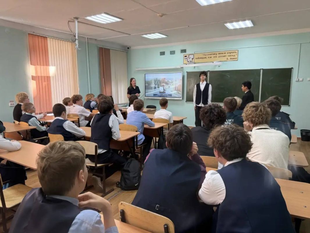 Сотрудники Госавтоинспекции провели «День БДД» для школьников Иркутска Сотрудники Госавтоинспекции провели «День БДД» для школьников Иркутска