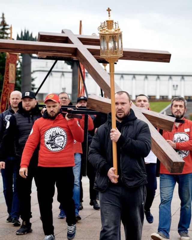 Почему русскому мужчине нужно возвращаться к Поклонному Кресту? Почему русскому мужчине нужно возвращаться к Поклонному Кресту?