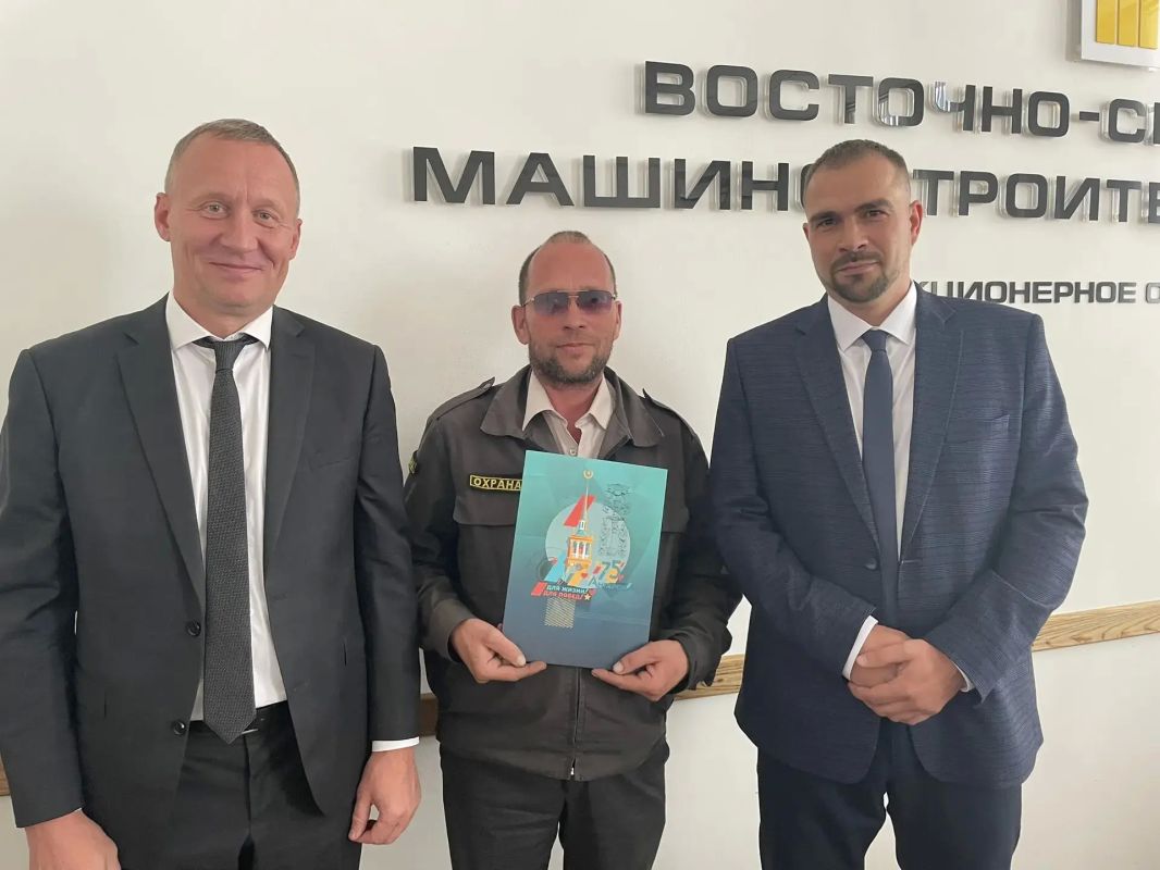 Сергей Петров: В преддверии профессионального праздника – Дня машиностроителя – поздравления принимает коллектив «Восточно-Сибирского машиностроительного завода» под руководством Виталия Александровича Царевского Сергей Петров: В преддверии профессионального праздника – Дня машиностроителя – поздравления принимает коллектив «Восточно-Сибирского машиностроительного завода» под руководством Виталия Александровича Царевского