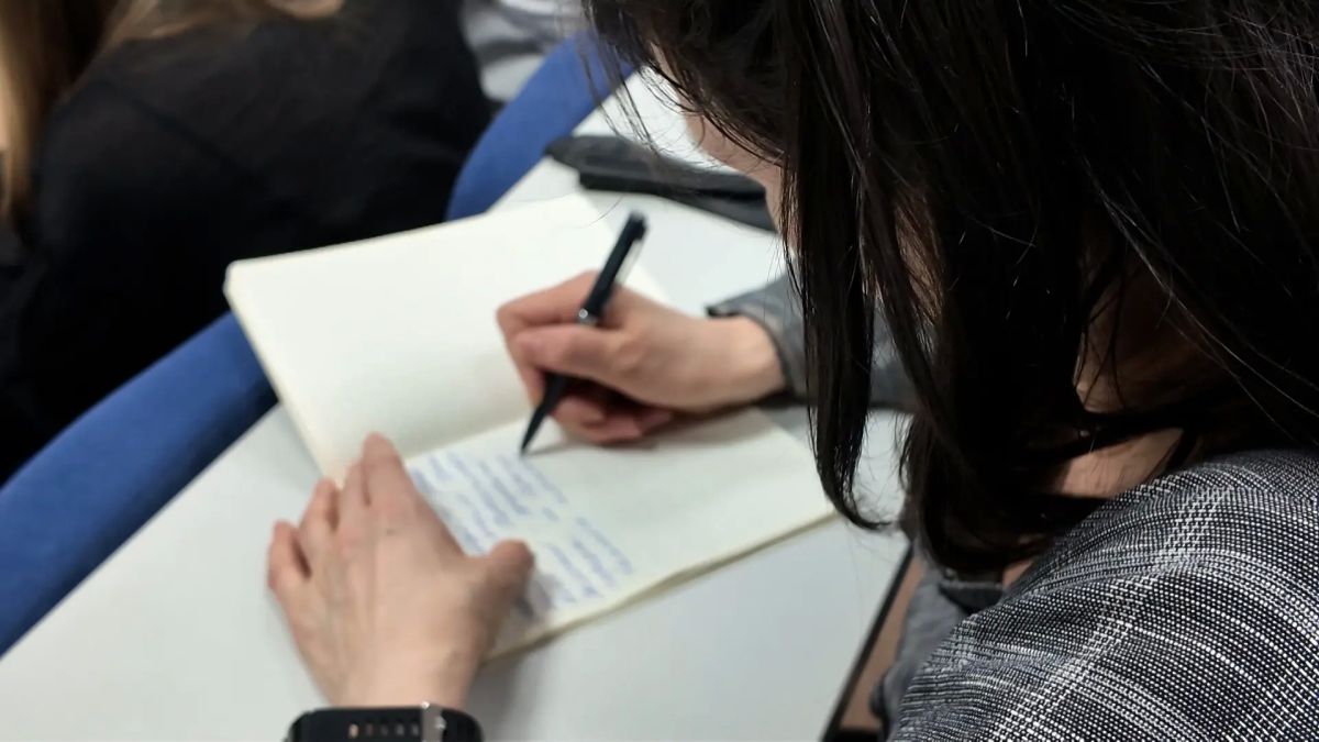 Сегодня иркутский Гуманитарный центр-библиотека имени семьи Полевых станет площадкой международной просветительской акции «Литературный диктант»
