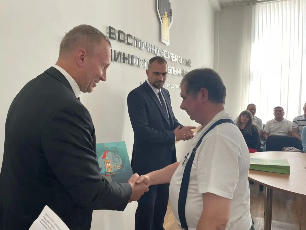 Сергей Петров: В преддверии профессионального праздника – Дня машиностроителя – поздравления принимает коллектив «Восточно-Сибирского машиностроительного завода» под руководством Виталия Александровича Царевского Сергей Петров: В преддверии профессионального праздника – Дня машиностроителя – поздравления принимает коллектив «Восточно-Сибирского машиностроительного завода» под руководством Виталия Александровича Царевского