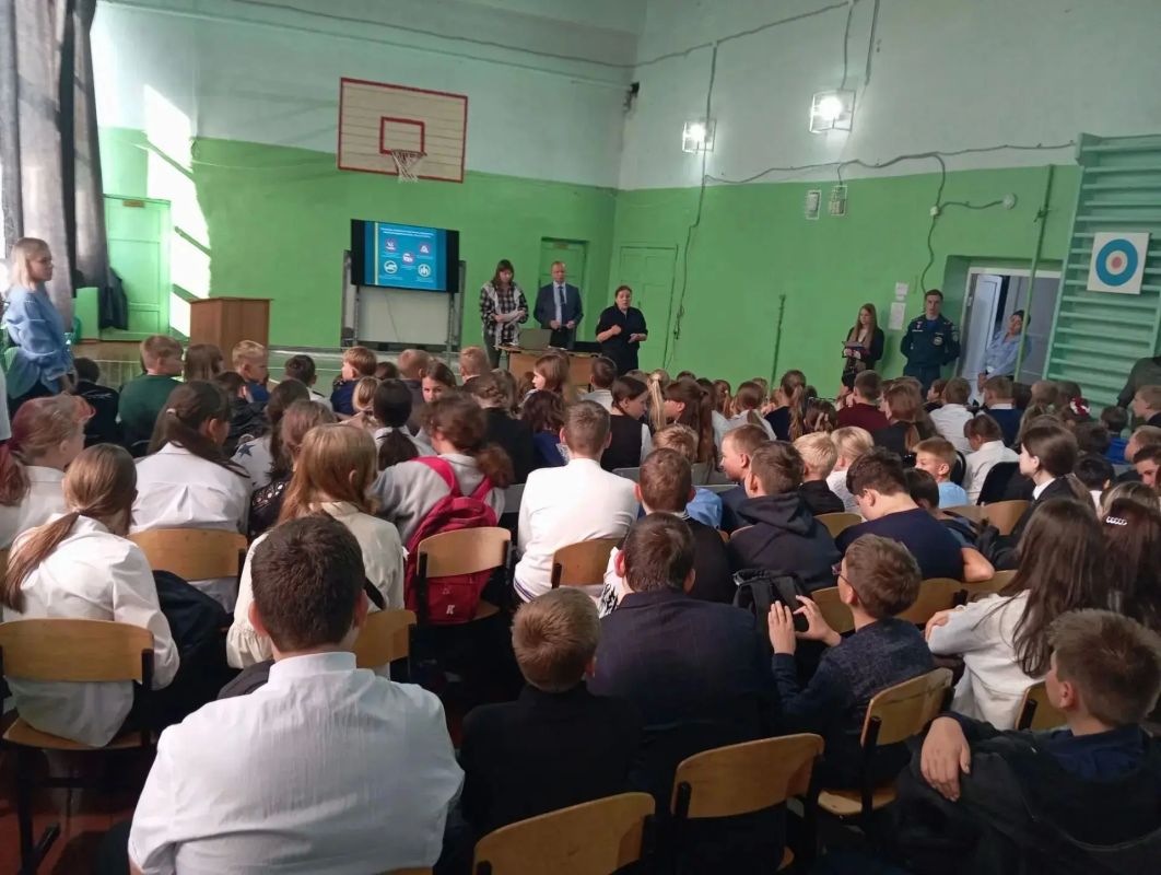 За безопасность вместе. Транпортные полицейские в Тулуне приняли участие в проведении масштабного комплексного профилактического дня «За безопасность вместе» За безопасность вместе. Транпортные полицейские в Тулуне приняли участие в проведении масштабного комплексного профилактического дня «За безопасность вместе»