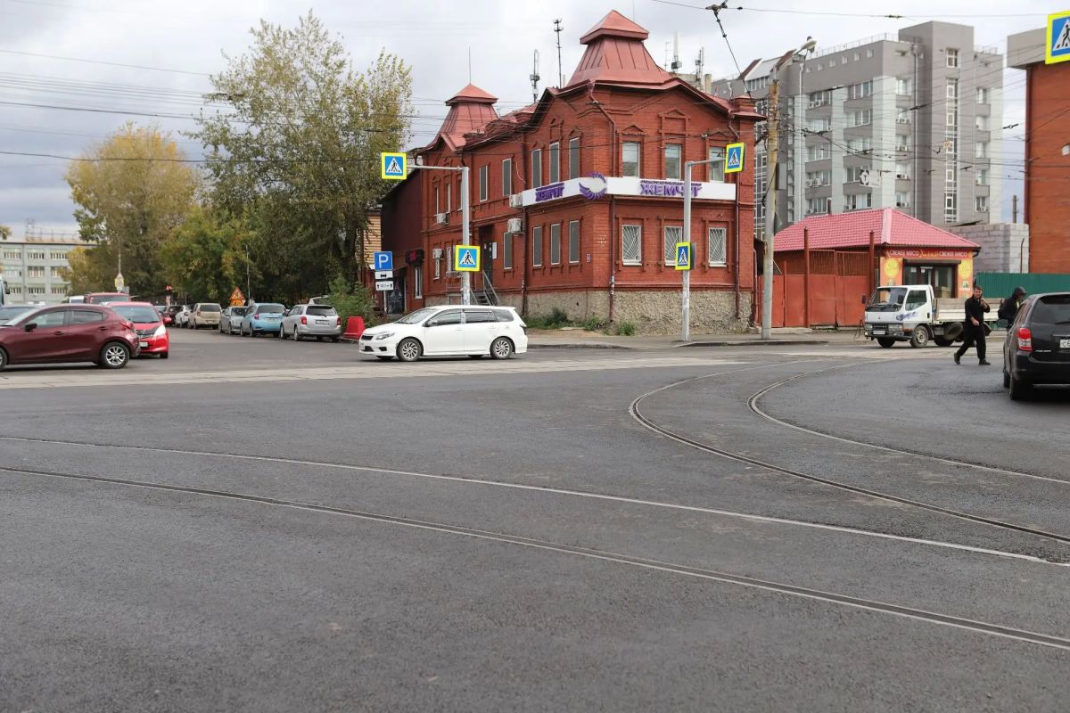 На улице Ленина в Иркутске обновляют дорожное покрытие На улице Ленина в Иркутске обновляют дорожное покрытие