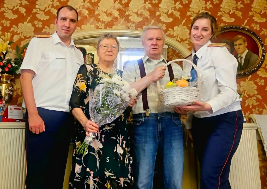 В Иркутске офицеры СК навестили Леонида Васильевича Соколова, чье детство пришлось на годы Великой Отечественной войны