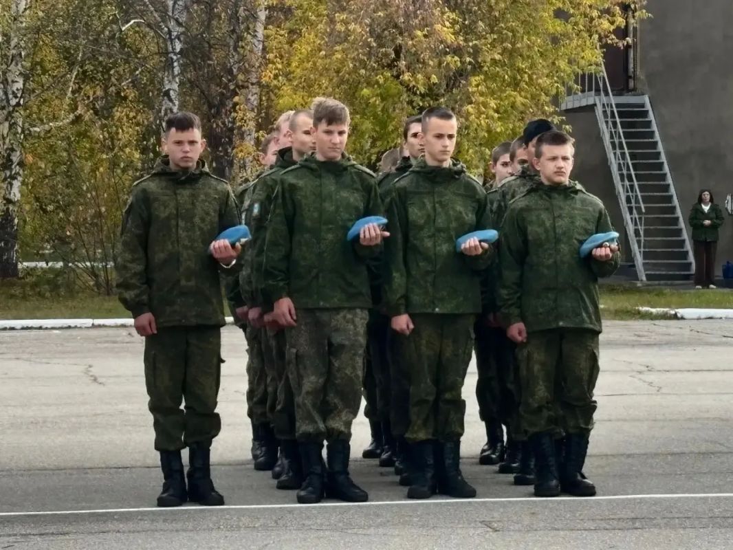 Игорь Кобзев: Бюст Героя Советского Союза Валерия Александровича Востротина открыли сегодня в Усольском кадетском корпусе Игорь Кобзев: Бюст Героя Советского Союза Валерия Александровича Востротина открыли сегодня в Усольском кадетском корпусе