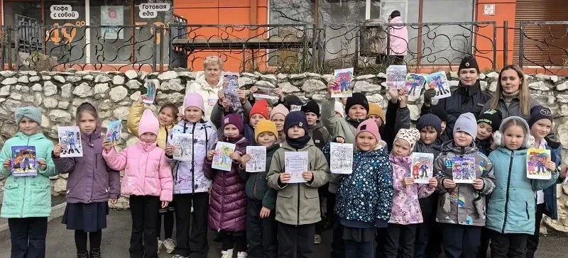 В Шелехове общественники, школьники и сотрудники Госавтоинспекции поздравили граждан с Днем пожилого человека