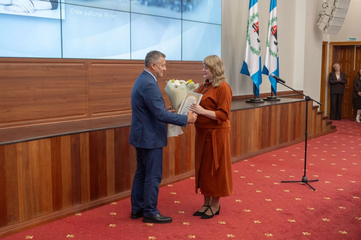 Игорь Кобзев вручил ведомственные награды работникам образования Иркутской области Игорь Кобзев вручил ведомственные награды работникам образования Иркутской области