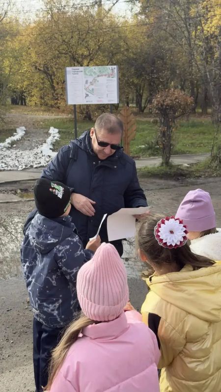 В Шелехове общественники, школьники и сотрудники Госавтоинспекции поздравили граждан с Днем пожилого человека В Шелехове общественники, школьники и сотрудники Госавтоинспекции поздравили граждан с Днем пожилого человека