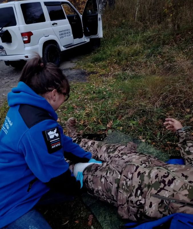 Волонтёры Национального центра помощи пропавшим и пострадавшим детям отрабатывают навыки оказания первой помощи Волонтёры Национального центра помощи пропавшим и пострадавшим детям отрабатывают навыки оказания первой помощи