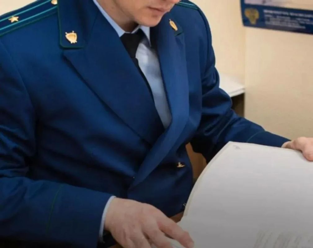 Прокуратура Катангского района добилась восстановления трудовых прав работника одной из местных школ