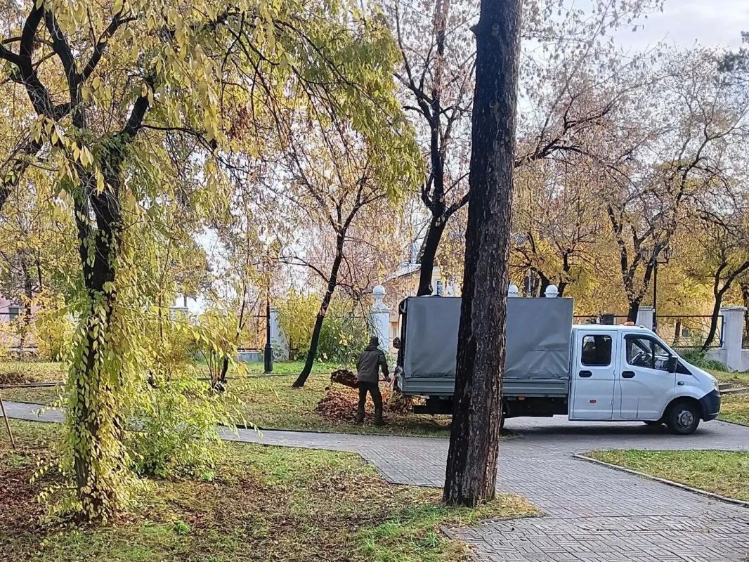 #ПаркиАнгарска. Работники «Парков Ангарска» приступили к ремонту пешеходных дорожек в сквере «Пионер» #ПаркиАнгарска. Работники «Парков Ангарска» приступили к ремонту пешеходных дорожек в сквере «Пионер»