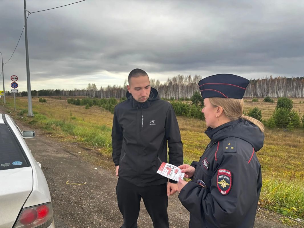 В Нижнеудинске сотрудники Госавтоинспекции вышли на федеральную автодорогу с призывом о соблюдении правил использования ремней безопасности и детских удерживающих устройств
