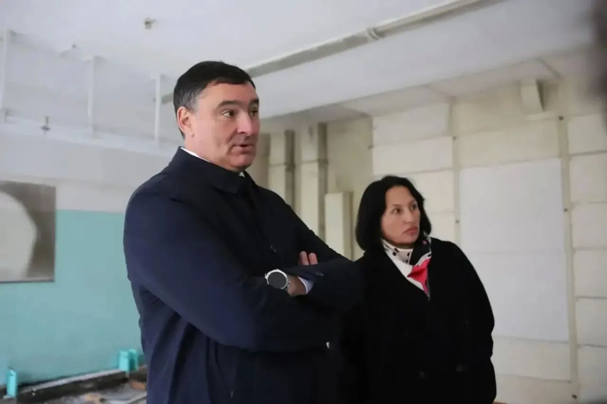 Мэр Руслан Болотов проверил ход капитального ремонта школы № 67 Мэр Руслан Болотов проверил ход капитального ремонта школы № 67