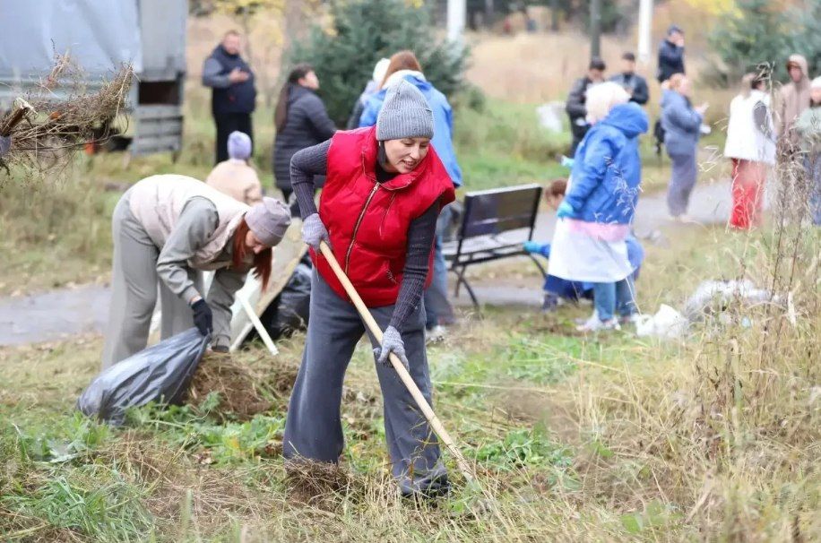 Около 12 тысяч человек приняли участие в общегородском субботнике в Иркутске Около 12 тысяч человек приняли участие в общегородском субботнике в Иркутске