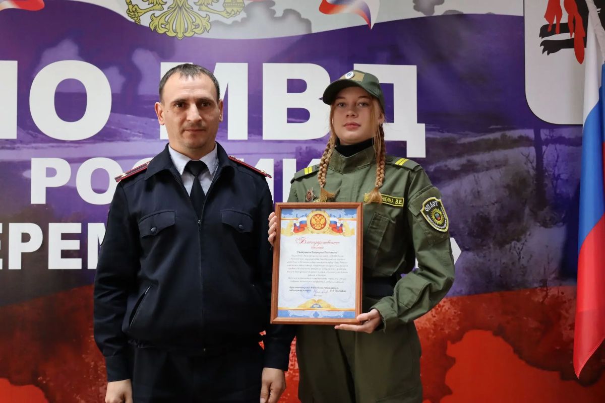 В Черемхово полицейские отметили вклад представителей народных дружин и казаков в обеспечение правопорядка В Черемхово полицейские отметили вклад представителей народных дружин и казаков в обеспечение правопорядка