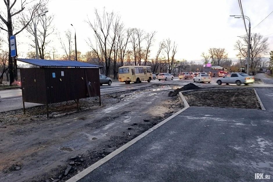 Пробки в полтора километра и ожидание автобусов посреди дороги: иркутяне устали от ремонта на Розы Люксембург Пробки в полтора километра и ожидание автобусов посреди дороги: иркутяне устали от ремонта на Розы Люксембург