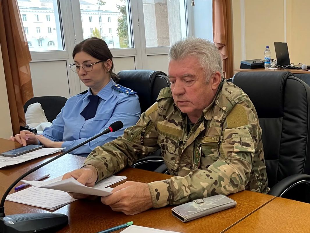 Проблему массового выхода медведей к населенным пунктам и пути её решения на профильной комиссии обсудили депутаты ангарской Думы Проблему массового выхода медведей к населенным пунктам и пути её решения на профильной комиссии обсудили депутаты ангарской Думы