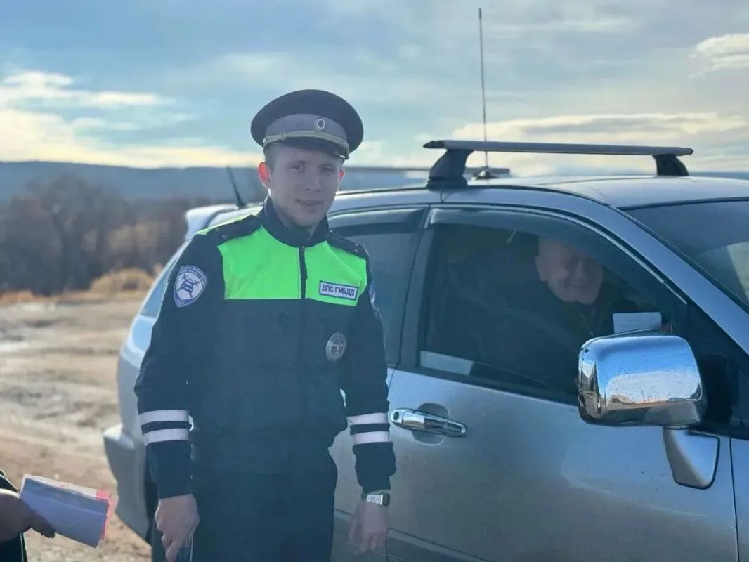В Киренске сотрудники Госавтоинспекции совместно с представителем администрации Киренского муниципального округа провели профилактическую акцию на региональной автодороге «Киренск — Усть-Кут» В Киренске сотрудники Госавтоинспекции совместно с представителем администрации Киренского муниципального округа провели профилактическую акцию на региональной автодороге «Киренск — Усть-Кут»