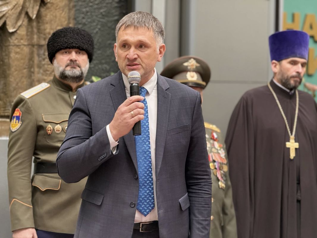 Воспитанники Ангарского казачьего кадетского корпуса дали клятву быть верными сынами России Воспитанники Ангарского казачьего кадетского корпуса дали клятву быть верными сынами России