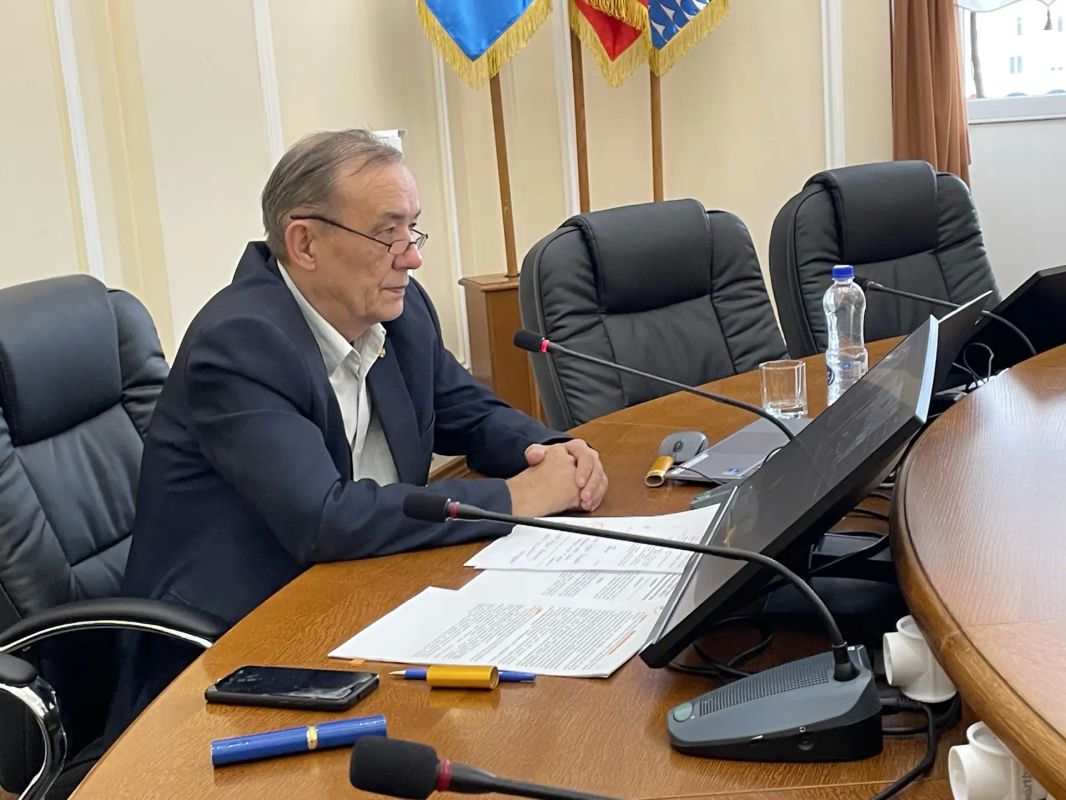 Проблему массового выхода медведей к населенным пунктам и пути её решения на профильной комиссии обсудили депутаты ангарской Думы Проблему массового выхода медведей к населенным пунктам и пути её решения на профильной комиссии обсудили депутаты ангарской Думы