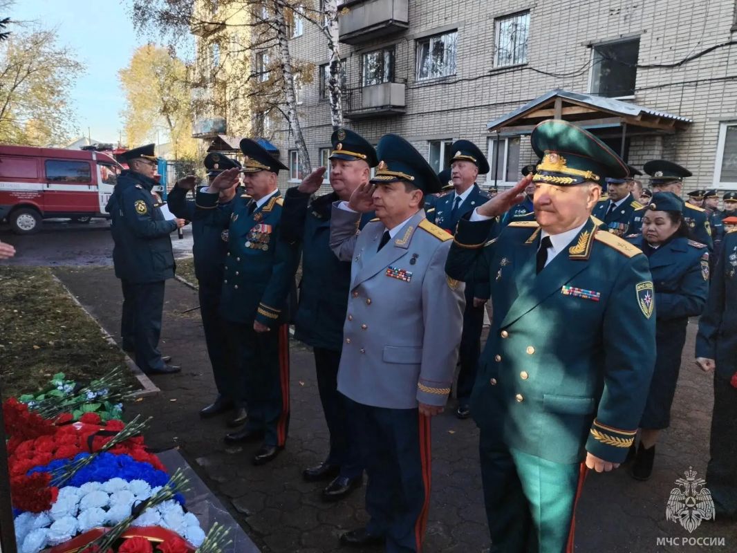 Председатель совета общественной организации ветеранов МЧС России по Иркутской области принял участие в сборах руководителей советов ветеранов Сибири Председатель совета общественной организации ветеранов МЧС России по Иркутской области принял участие в сборах руководителей советов ветеранов Сибири
