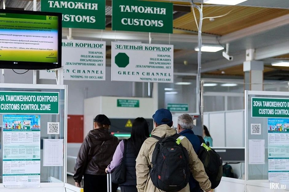 Что общего у 35 килограммов натуральных волос из Таиланда, контейнеров с замороженными червями из Вьетнама и чая матча из Монголии? Все эти грузы пересекали границу, проходя таможенный пост в иркутском аэропорту Что общего у 35 килограммов натуральных волос из Таиланда, контейнеров с замороженными червями из Вьетнама и чая матча из Монголии? Все эти грузы пересекали границу, проходя таможенный пост в иркутском аэропорту