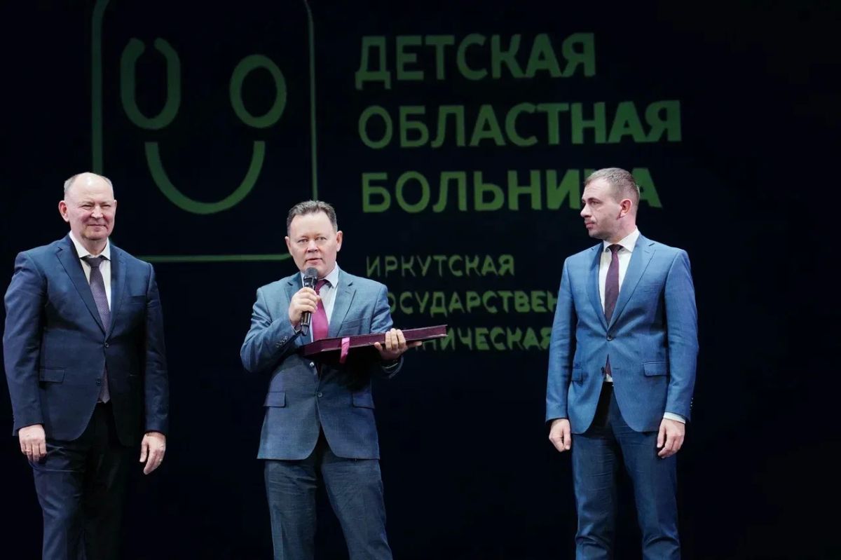 Депутаты Заксобрания поздравили коллектив областной детской клинической больницы с 40-летним юбилеем учреждения Депутаты Заксобрания поздравили коллектив областной детской клинической больницы с 40-летним юбилеем учреждения