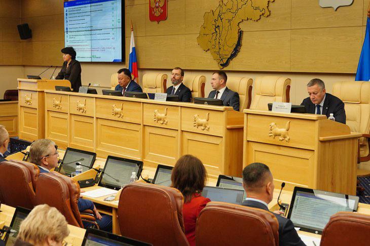 Депутаты ЗС приняли поправки в бюджет, увеличив расходы на социальную сферу