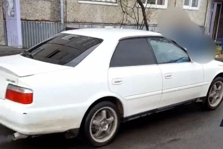 Братчанка так не хотела отдавать машину, что попыталась сбить пристава