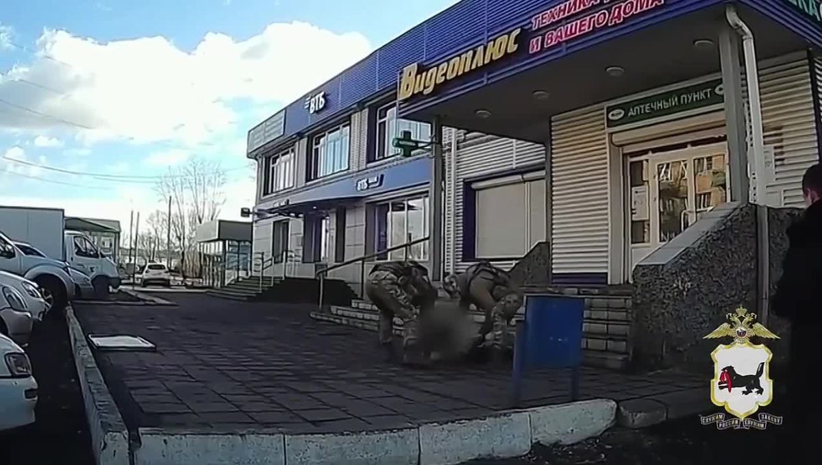 В Зиме на 13 лет и 1 месяц осудили задержанную полицейскими наркозакладчицу за сбыт и покушение на сбыт синтетических наркотиков