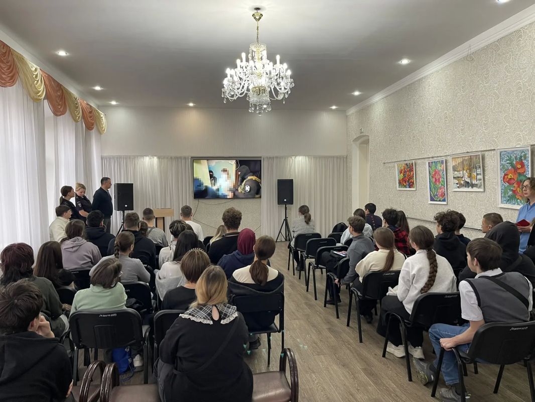 Сотрудники транспортной полиции посетили Иркутский реабилитационный техникум, где провели профилактическое мероприятие для обучающихся Сотрудники транспортной полиции посетили Иркутский реабилитационный техникум, где провели профилактическое мероприятие для обучающихся