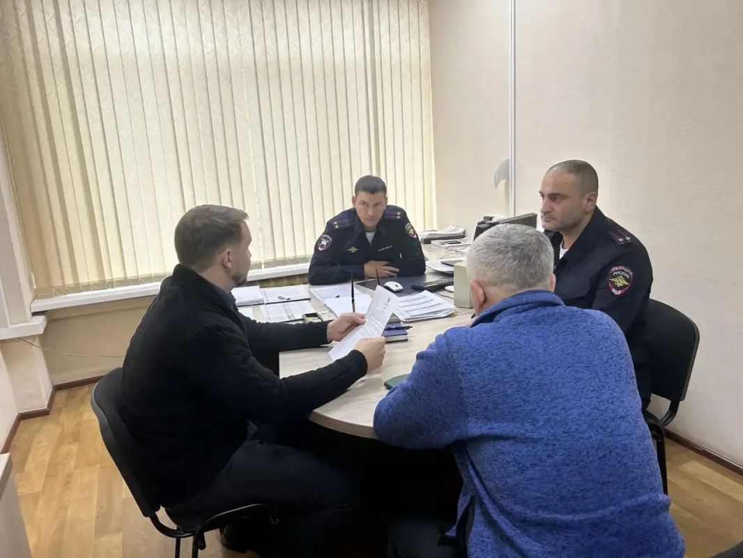 В Братске по инициативе Госавтоинспекции проведено совещание по вопросам готовности к зимнему содержанию федеральной трассы А-331 «Вилюй» В Братске по инициативе Госавтоинспекции проведено совещание по вопросам готовности к зимнему содержанию федеральной трассы А-331 «Вилюй»