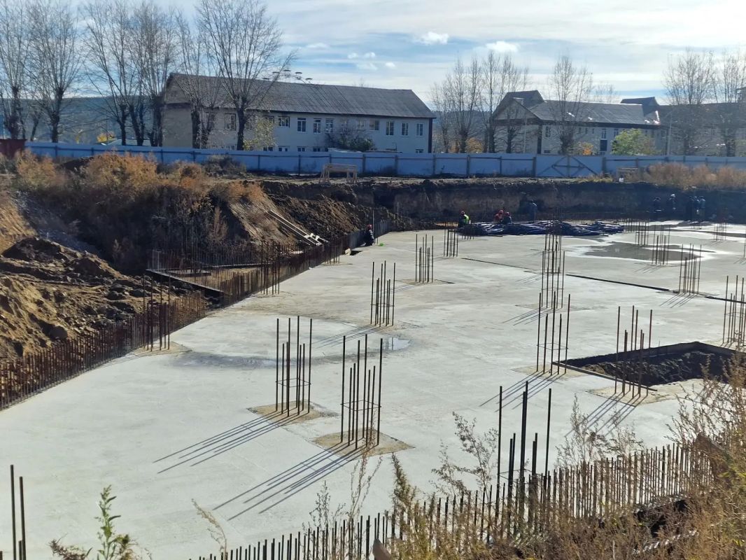 В городе Свирске продолжается возведение важного объекта культурной инфраструктуры — детской школы искусств на 650 мест В городе Свирске продолжается возведение важного объекта культурной инфраструктуры — детской школы искусств на 650 мест