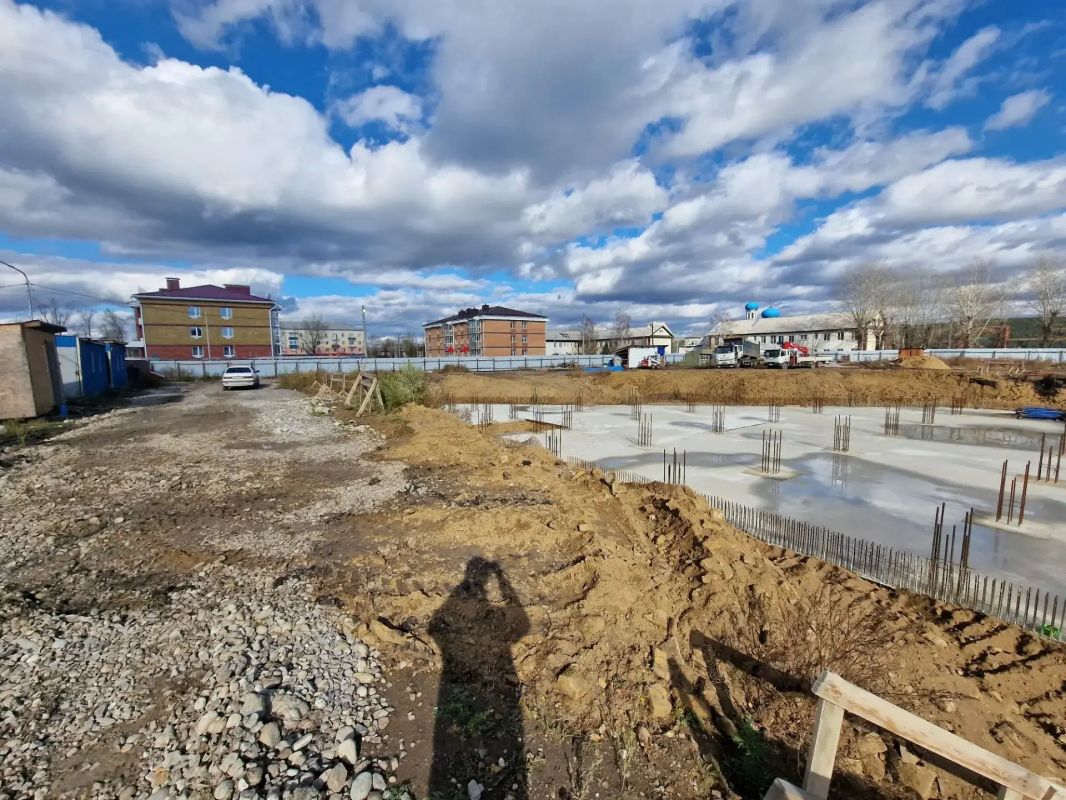 В городе Свирске продолжается возведение важного объекта культурной инфраструктуры — детской школы искусств на 650 мест