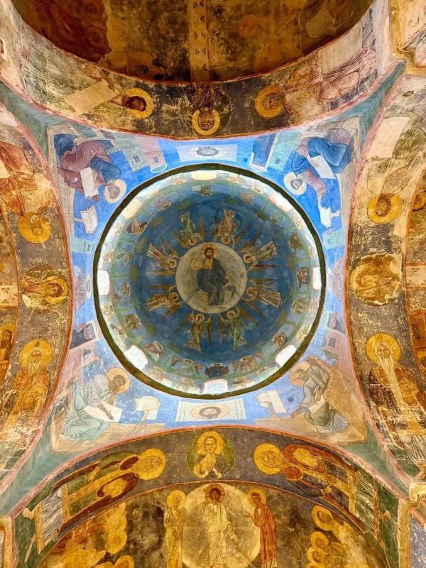 Из музея — в церковь: в Пскове РПЦ передают собор XII века с уникальными фресками