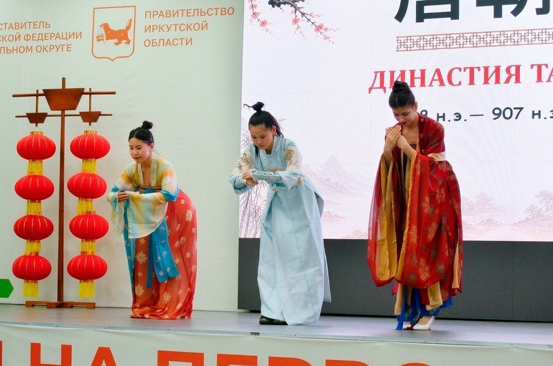 Ханьфу, каллиграфия и чай: в Институте Конфуция ИГУ прошёл день китайской культуры